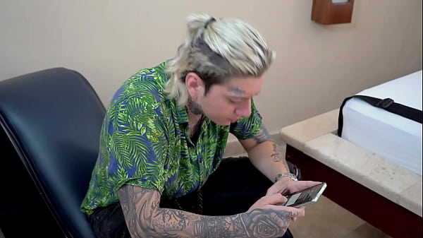 Colombian whore discovered on dating app gets fucked by horny foreigner